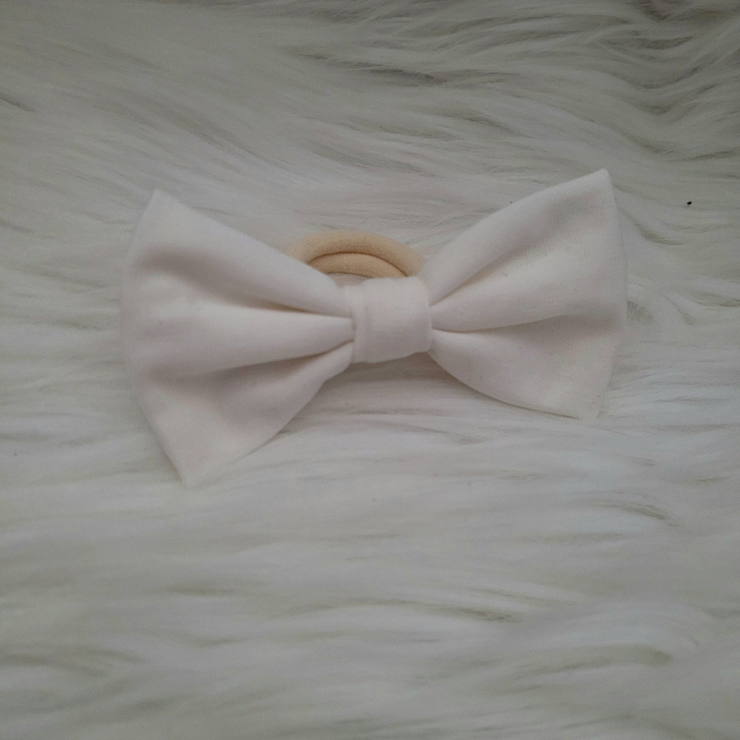 Haarschleifen mittel mit haargummi 102