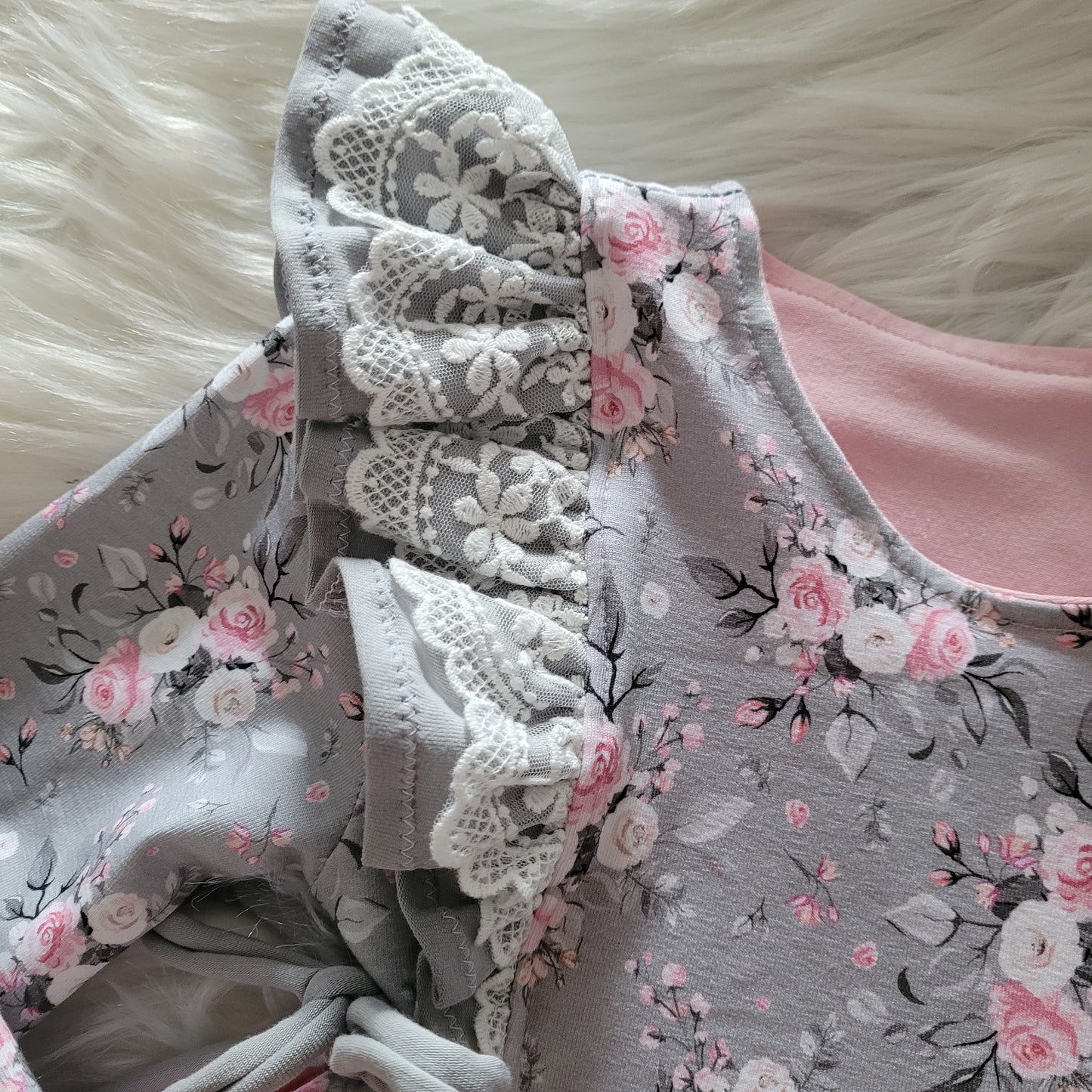 Rüschenkleid mit Rock Teilung