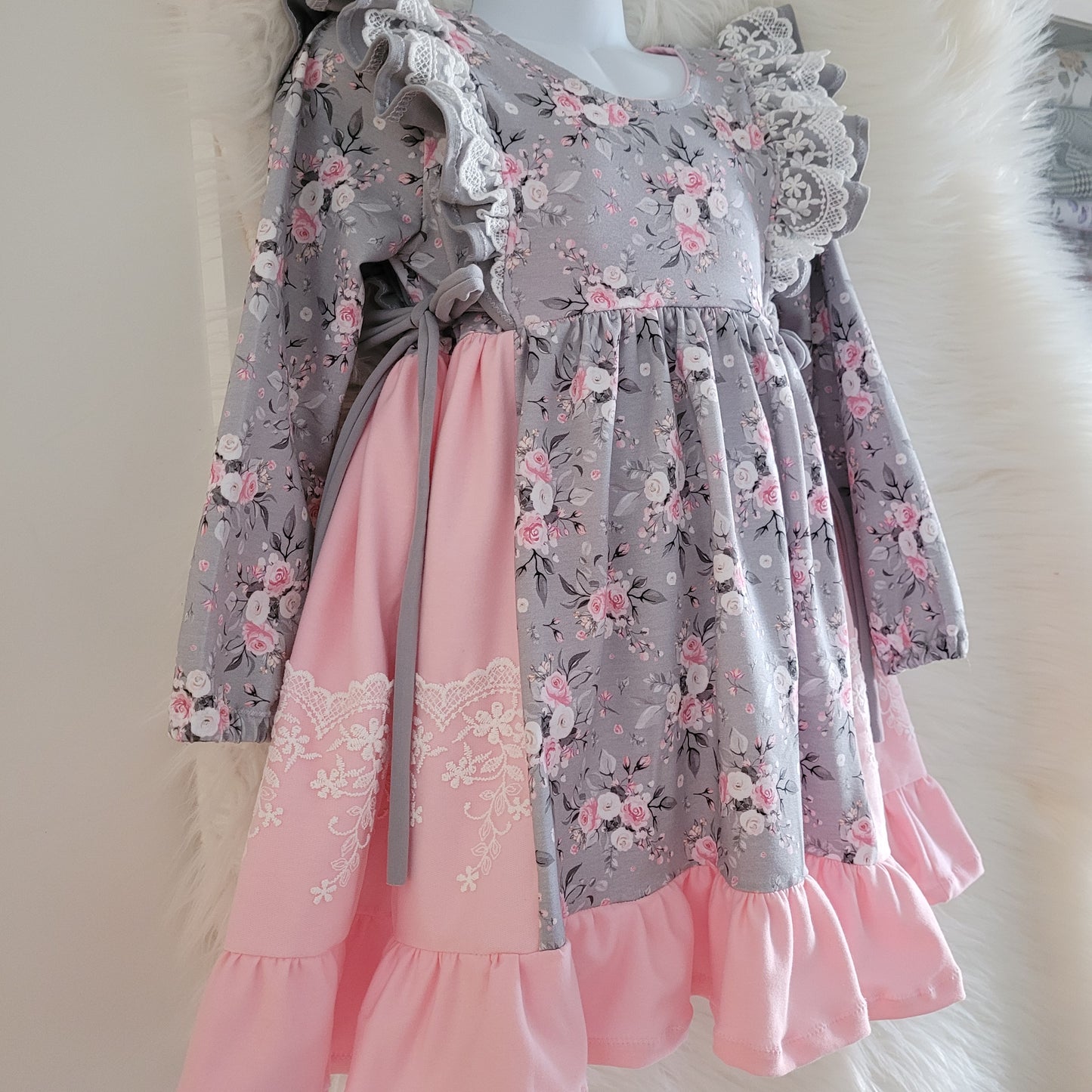 Rüschenkleid mit Rock Teilung