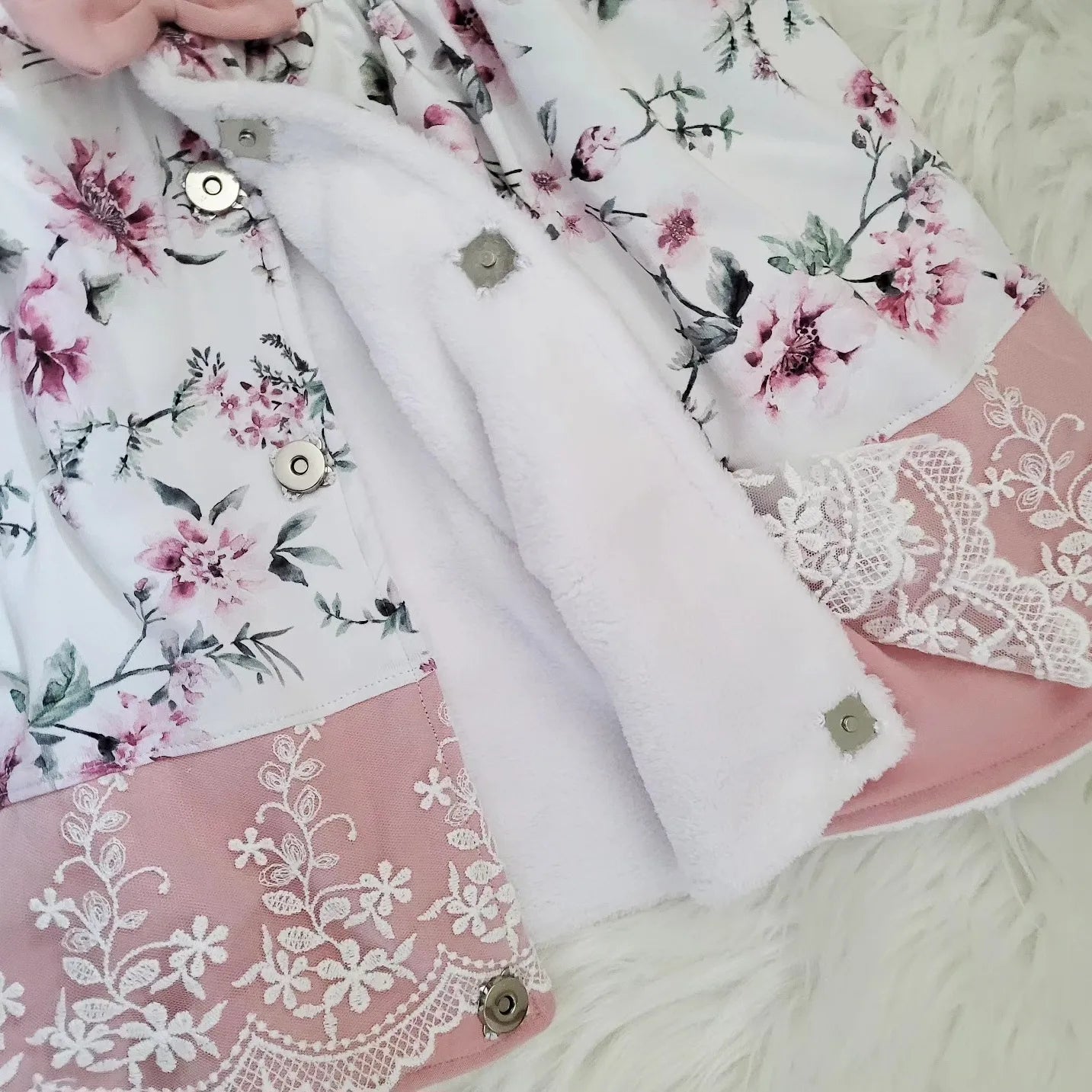 Cardigan mit allen Details