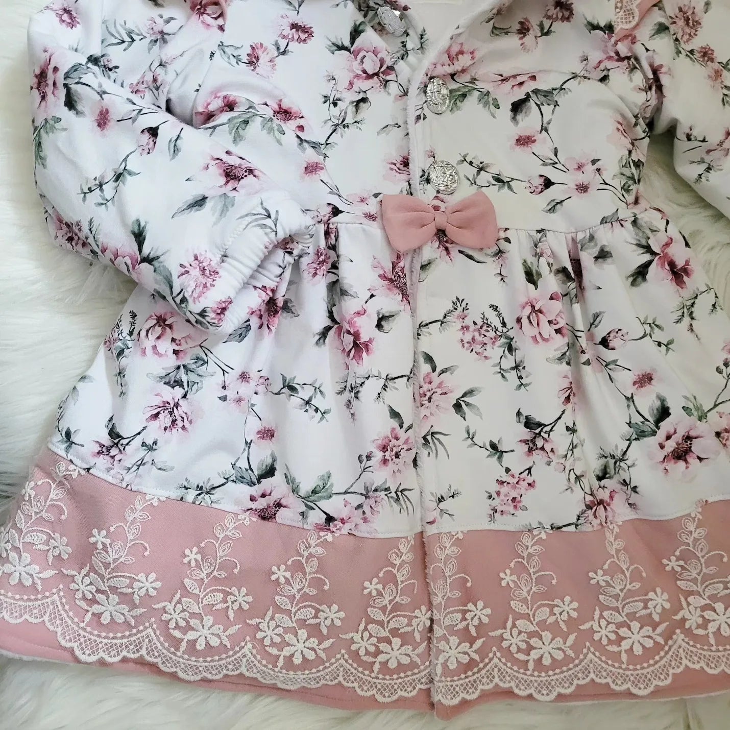 Cardigan mit allen Details