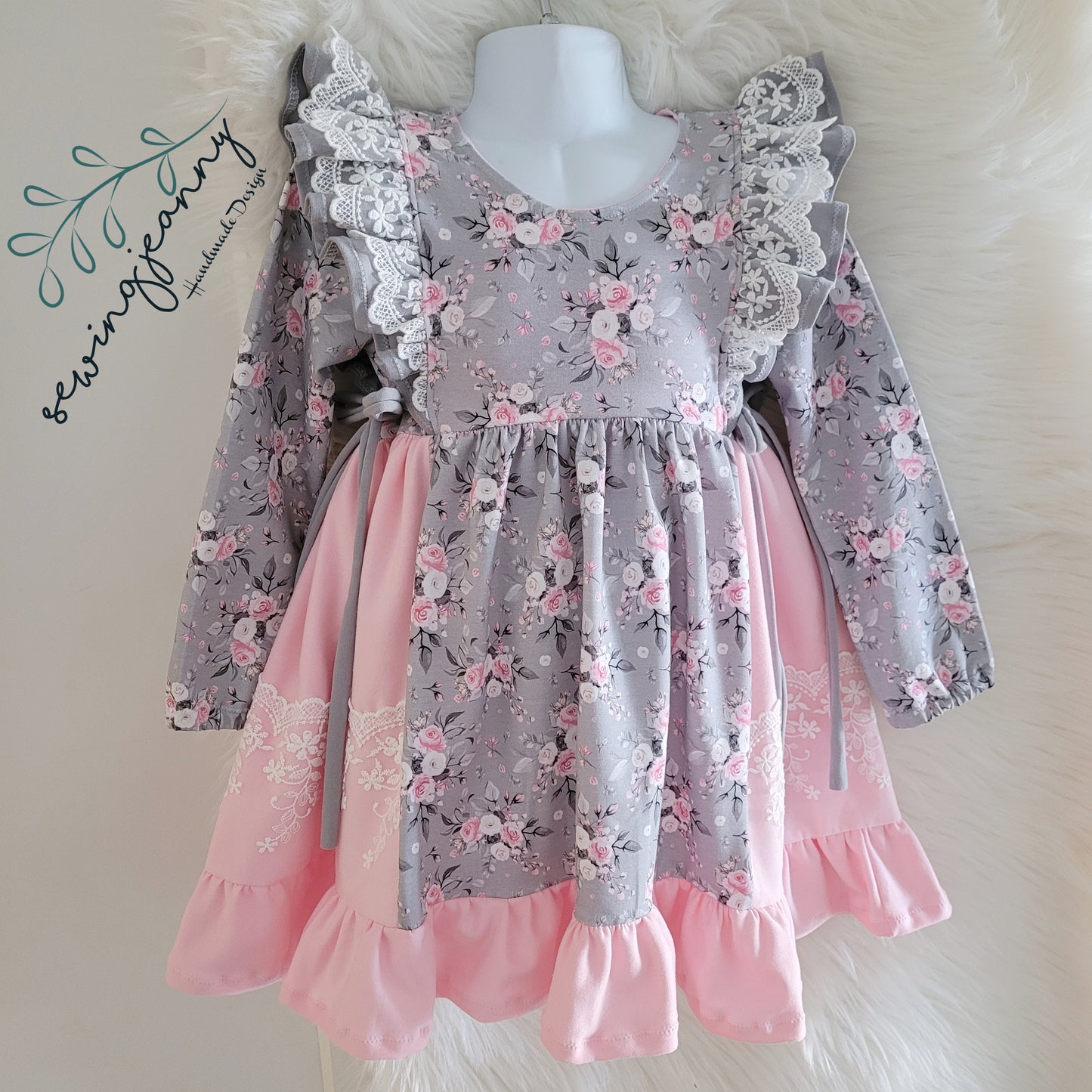 Rüschenkleid mit Geteilten Rock