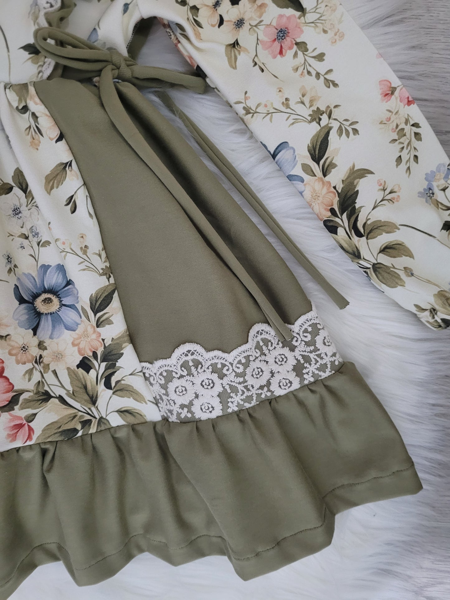 Rüschenkleid mit Rock Teilung