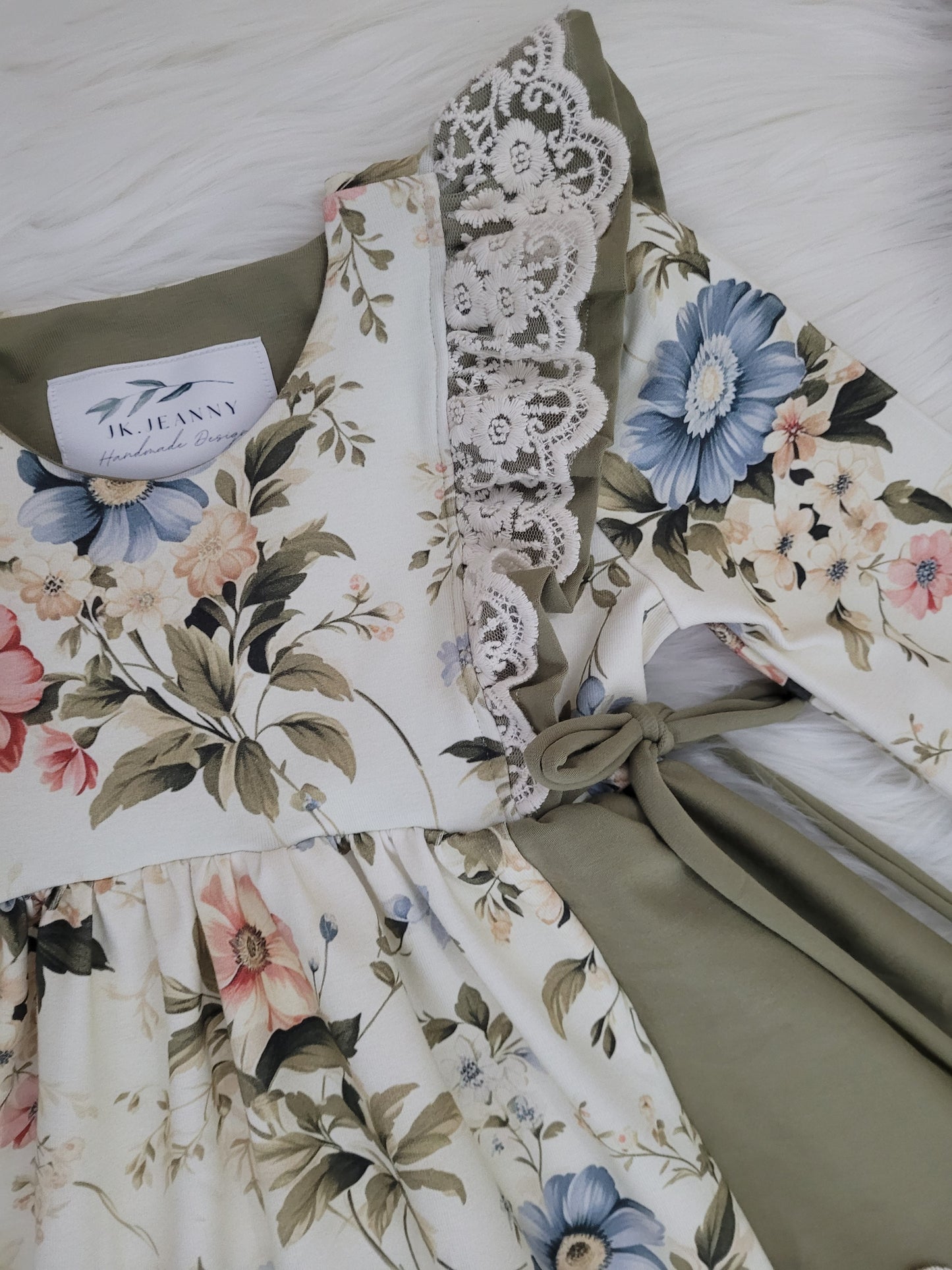 Rüschenkleid mit Rock Teilung