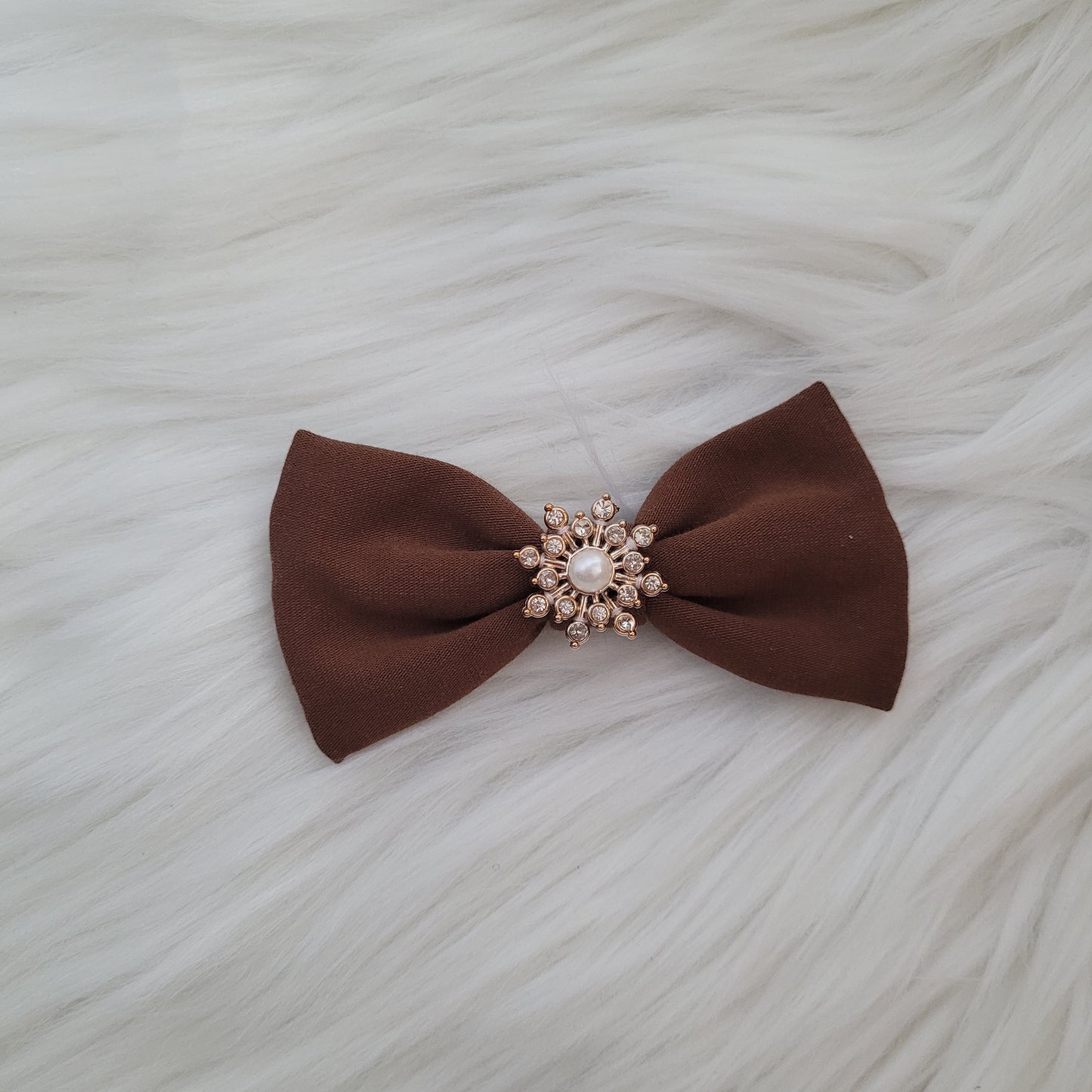 Braune Haarschleife mittel mit spange