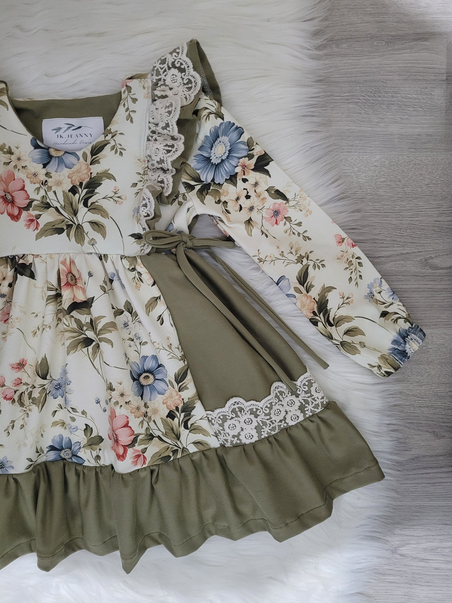 Rüschenkleid mit Rock Teilung