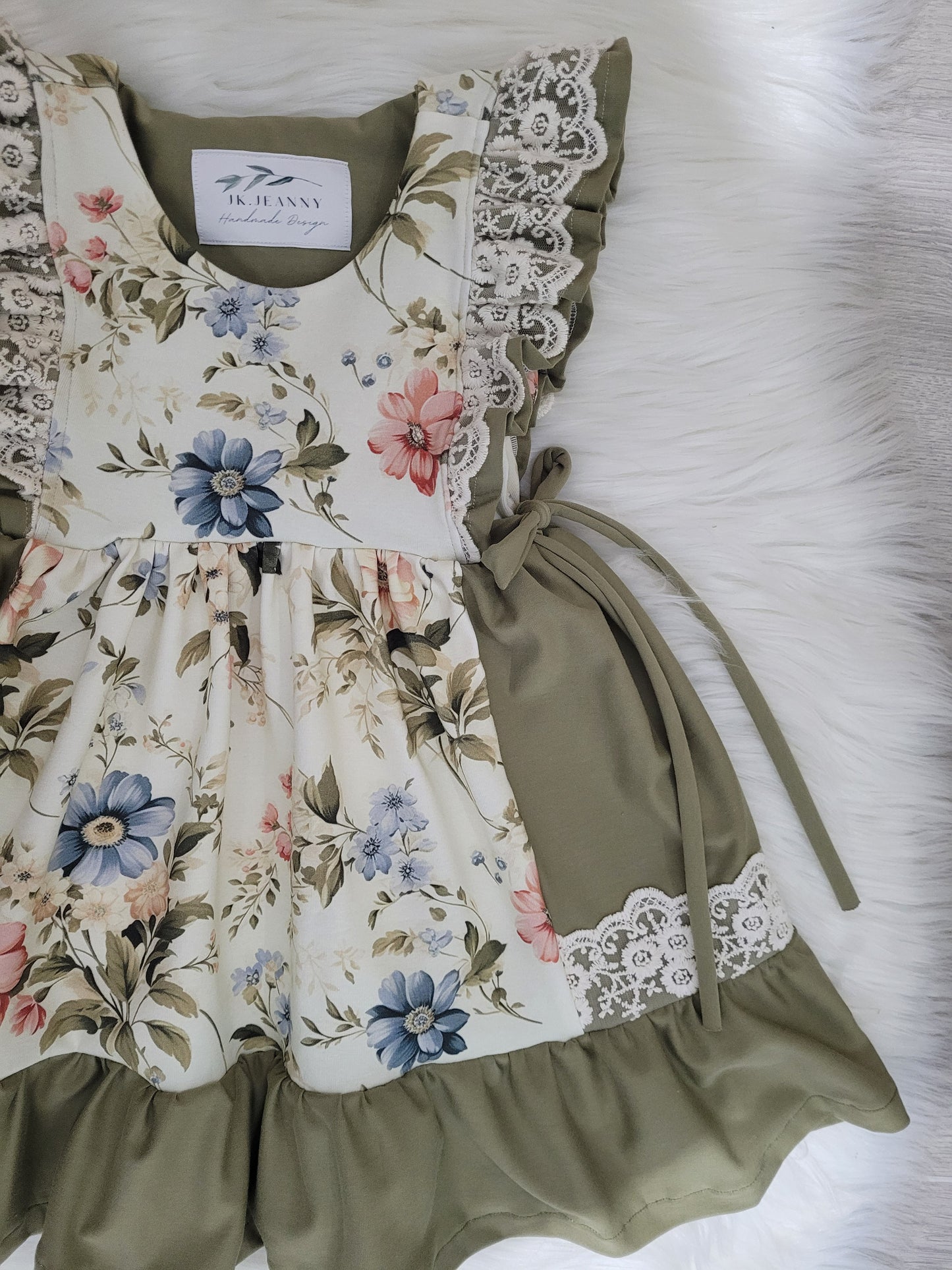 Rüschenkleid mit Rock Teilung