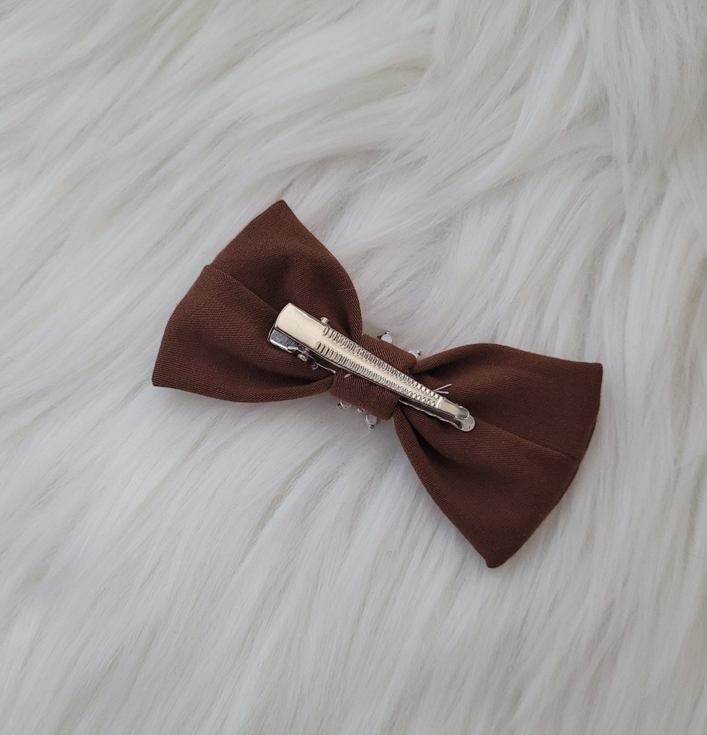 Braune Haarschleife mittel mit spange